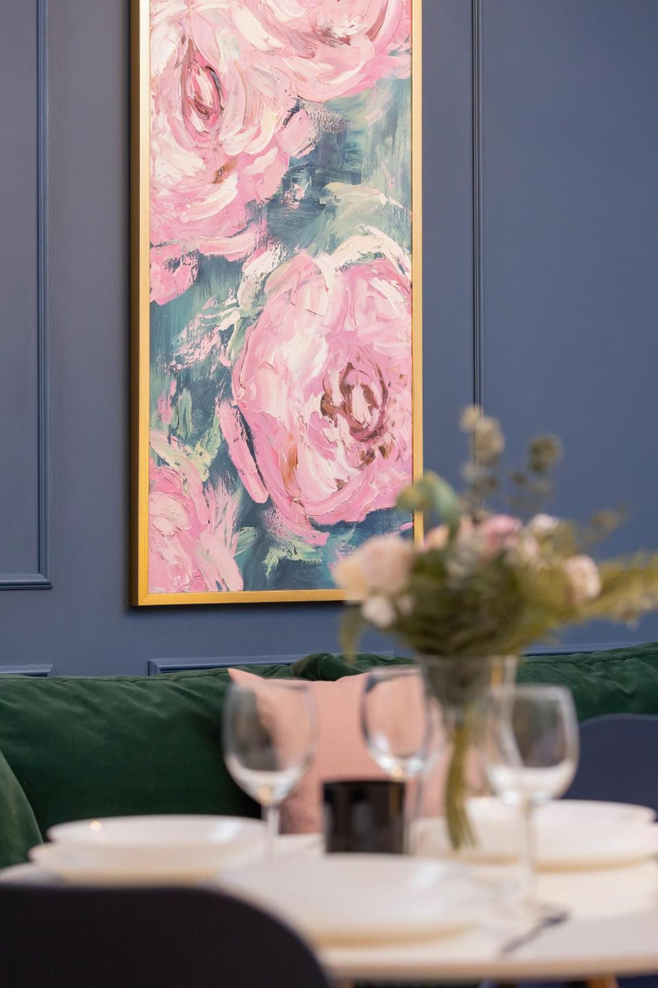 Blue And Green Apartment With Bright Pink Bedroom In Krakow By Noclegi Renters Bagian luar foto